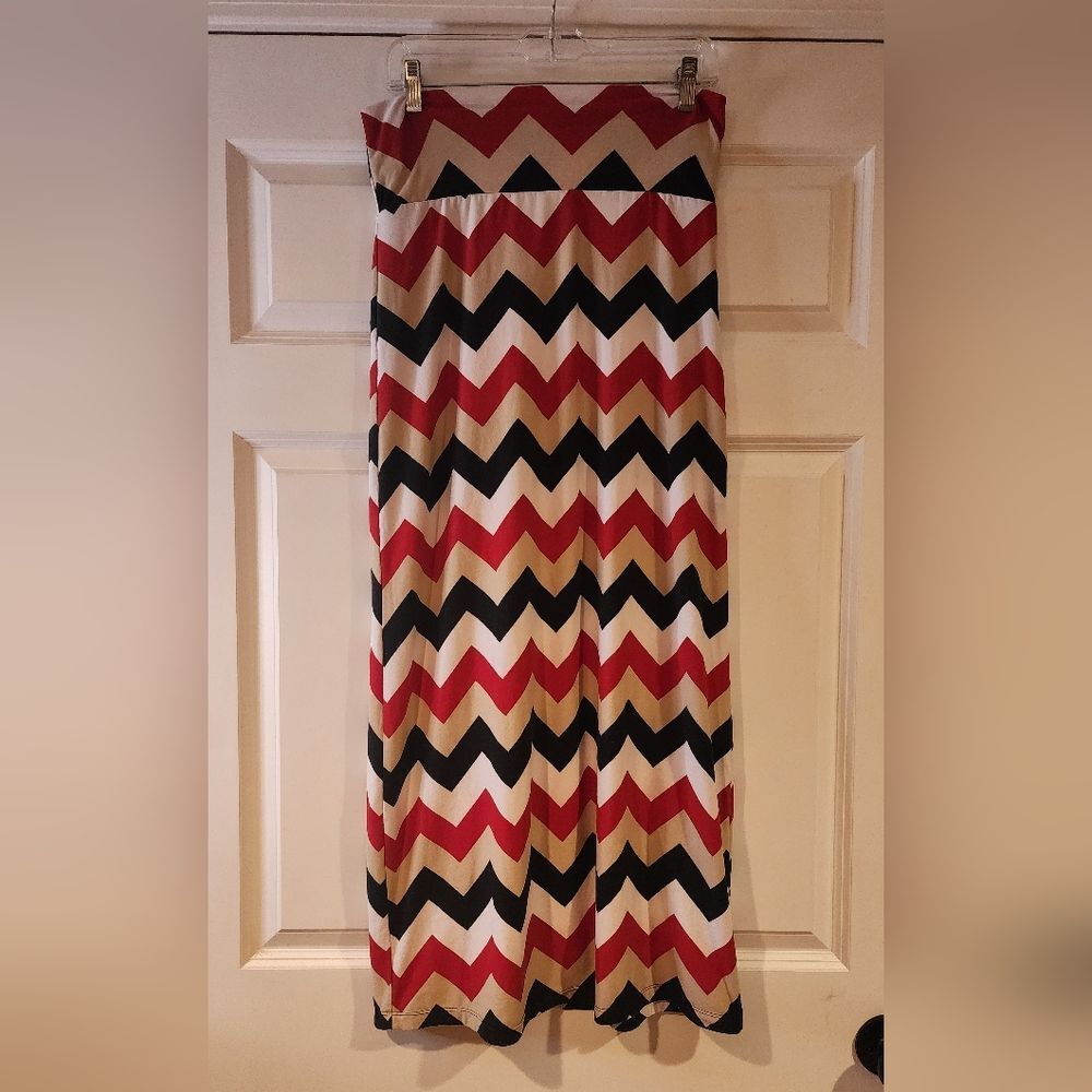 Rue21 stretchy multicolored zig zag pull on maxi skirt M